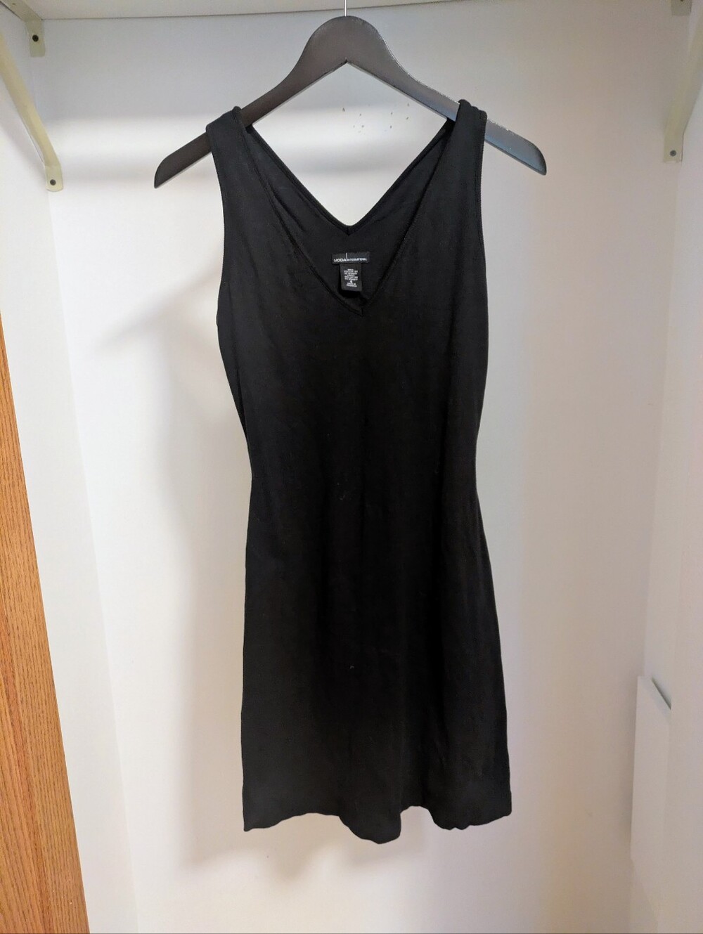 Moda International Black v-neck sleeveless Ribbed racerback dress size small
